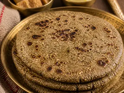 Sindhi Doda (Sweet-Savoury Bajra Roti)